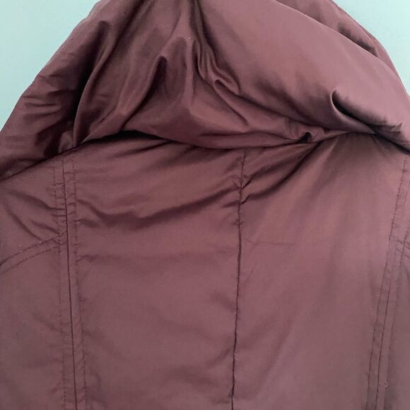 Kenneth Cole Women’s Puffer Down Burgundy button Front Jacket - Picture 7 of 7
